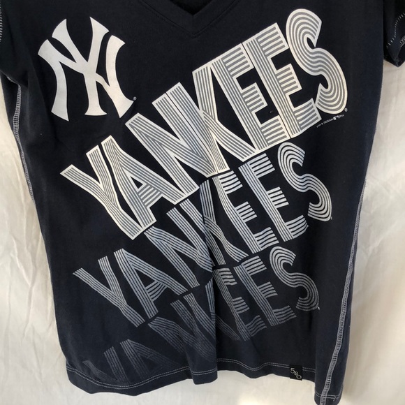 ☀️Donating Soon☀️Genuine Merchandise NYY T-Shirt Size M - Picture 2 of 6